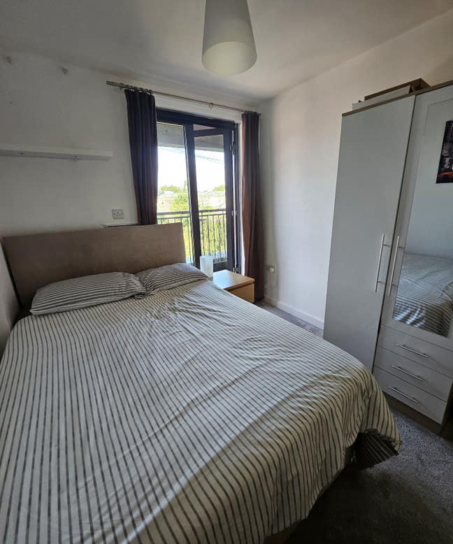 Furnished Double Room with Balcony opp. Tube Stn Main Photo