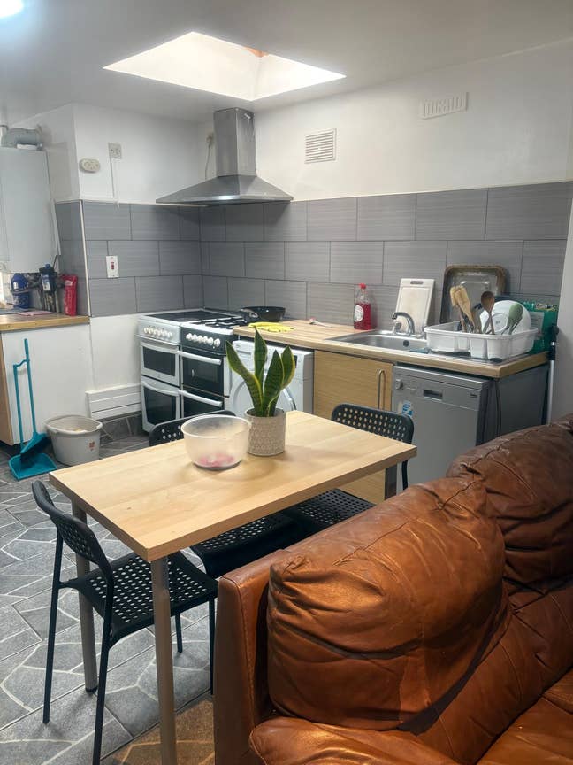 ✨ UC/DSS 2 x Clean Double Room in a Supported HMO  Main Photo