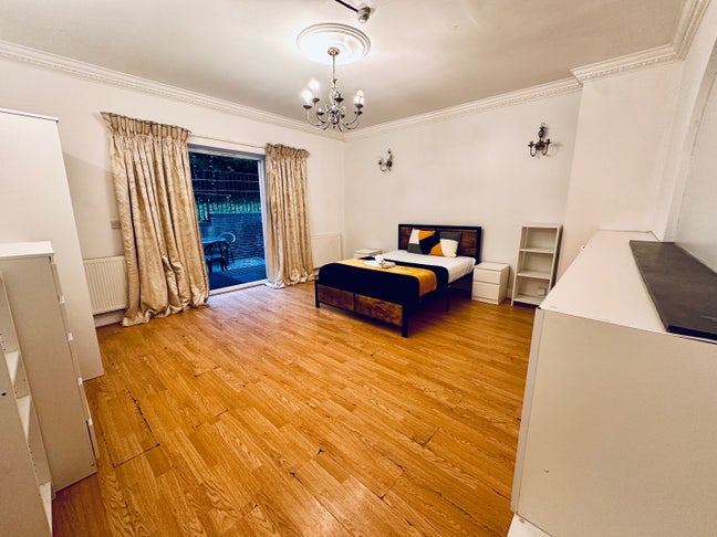 Amazing Ensuite | Spacious Double Room Main Photo