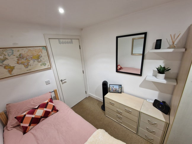 Single Room in Modern City Centre Apartment  Main Photo