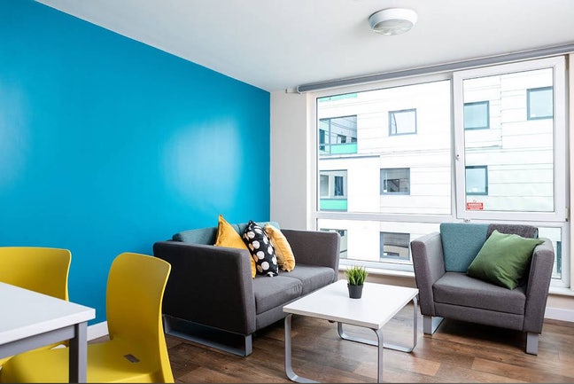 En-suite room takeover  Main Photo