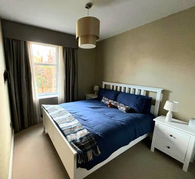 Double Bedroom in Modern Morningside Flat Main Photo