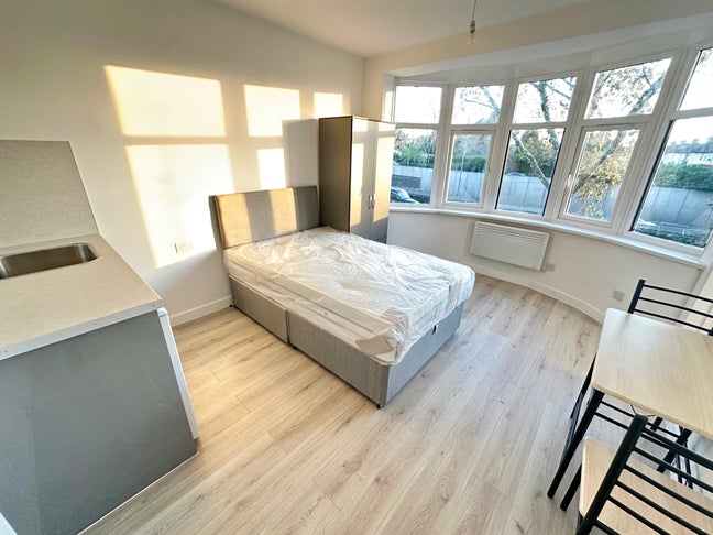 ***Stunning Studio Bedsits To Rent, E17*** Main Photo