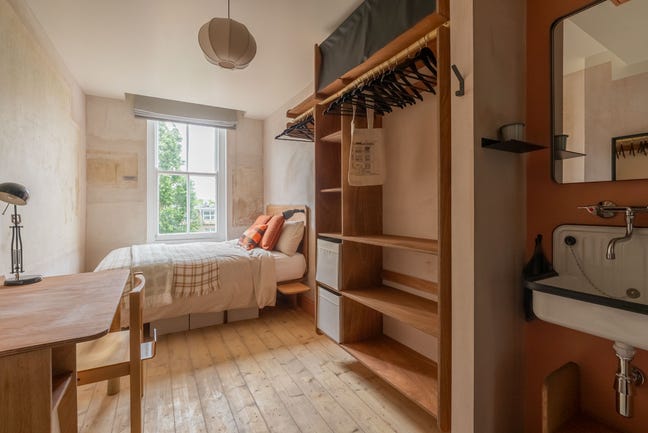 Bright En-Suite Rooms in our New Coliving House  Main Photo