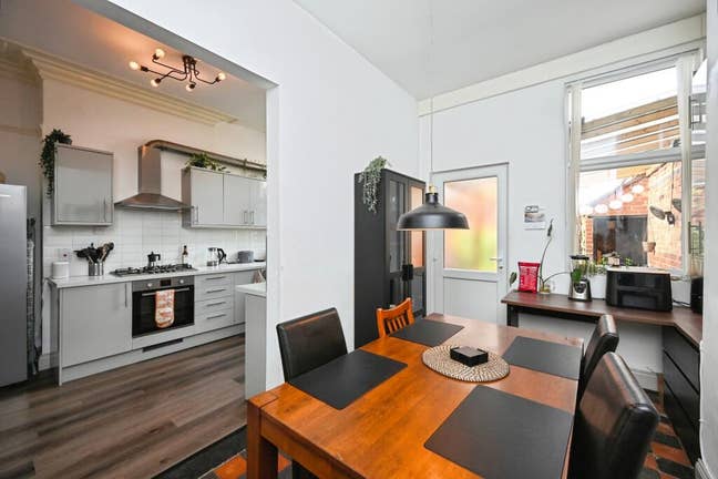 Student Living: The Ultimate 6-Bed near NTU! Main Photo