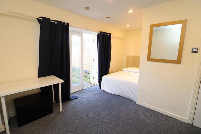 2 Amazing Double Rooms in Canada Water--Book Now! Main Photo