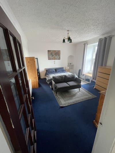 Very large central double room Main Photo