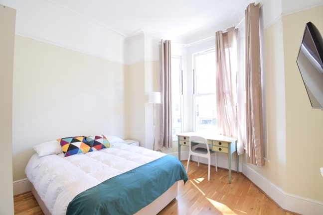 Fast London Commute –  Bills Included Main Photo