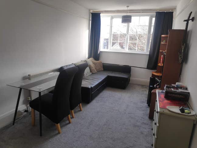 Large Double Bedroom In 2 Bed Flat Near Station Main Photo