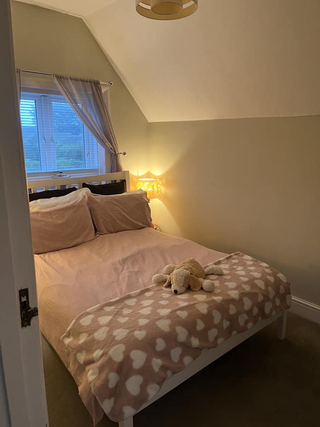Single room with adjacent ensuite  Main Photo