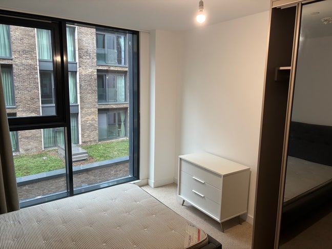 Modern Double Room - Ensuite in Twine House (BS1) Main Photo