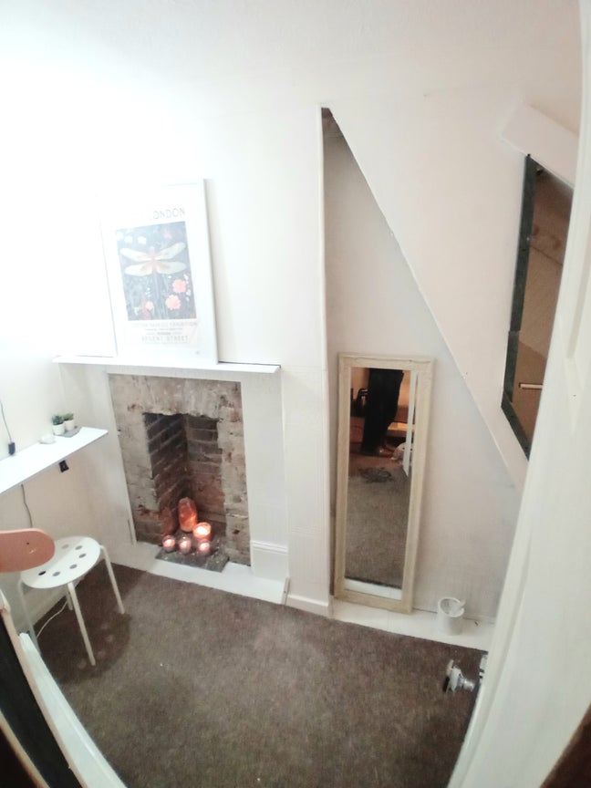 2 minutes walk to London Road Brighton station. Main Photo