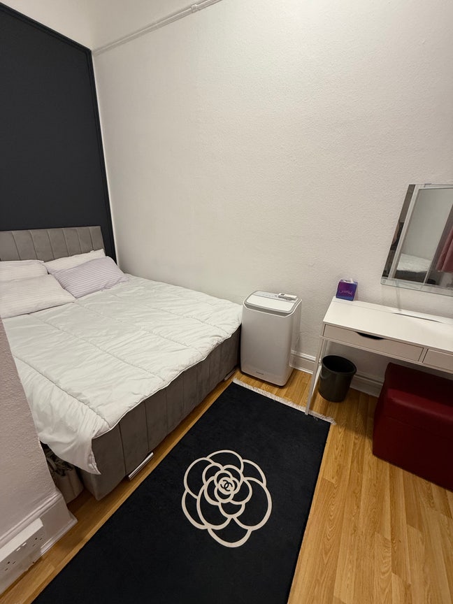 Clean, cosy and comfortable room Main Photo