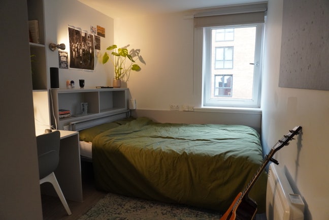 Student Ensuite Room • Jan Takeover • £167pw Main Photo