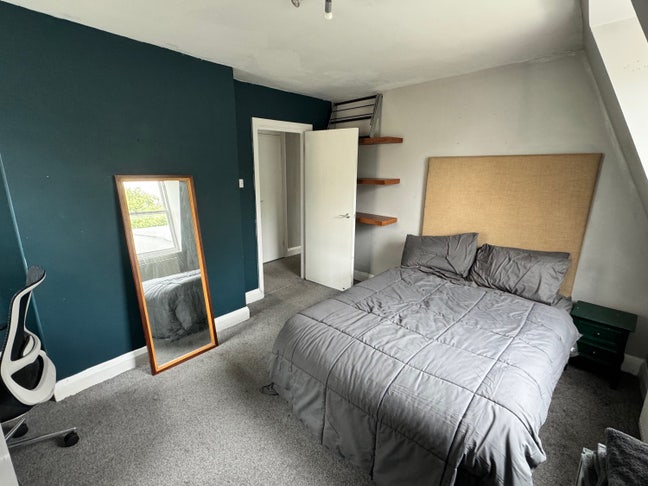 Large Double Room next to Chalk Farm station Main Photo