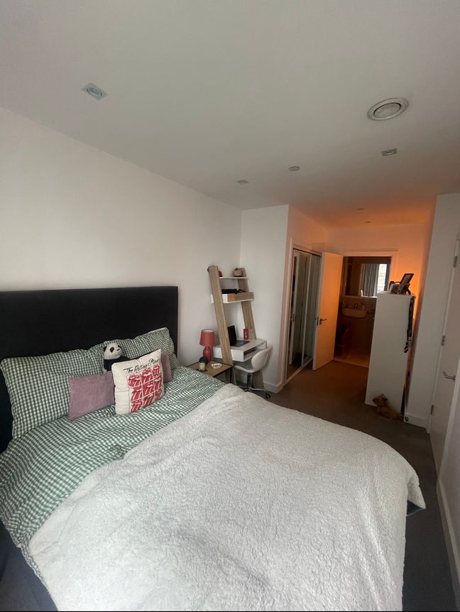 Spacious Two-Bedroom Flat near the City Centre Main Photo