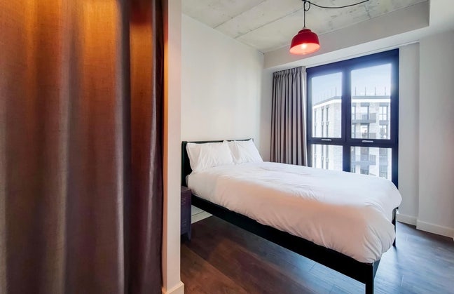 1 ensuite room available in 3-bed appt (Quintain) Main Photo