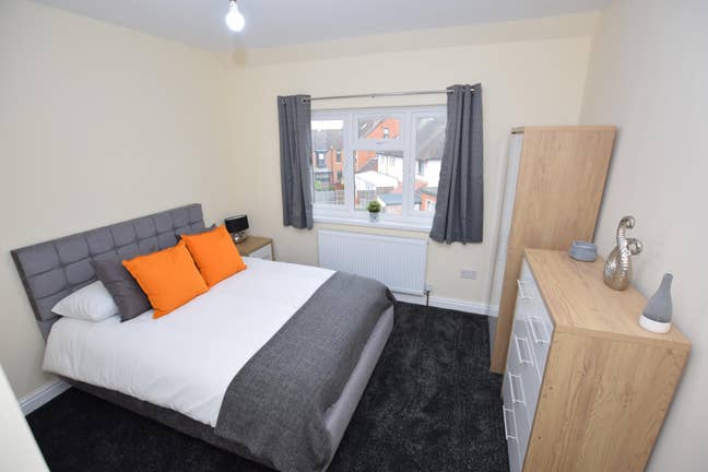 Available Now Ensuite Room  B17  Main Photo