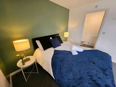 Ensuite Double Room in Oldbury Main Photo