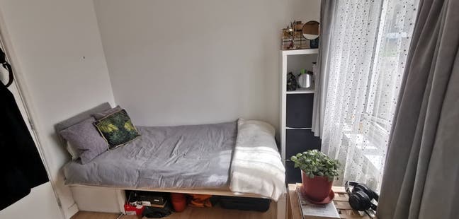 1 single & double(taken) Lewisham, DLR Elverson Rd Main Photo