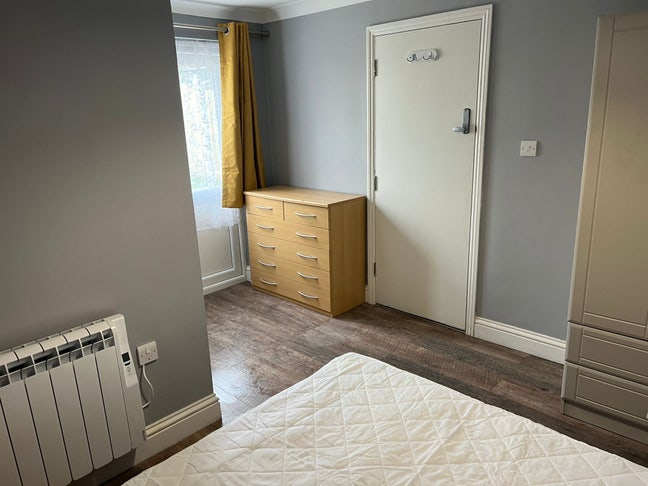 Double en-suite room harlow  The Downs CM20 3RG Main Photo