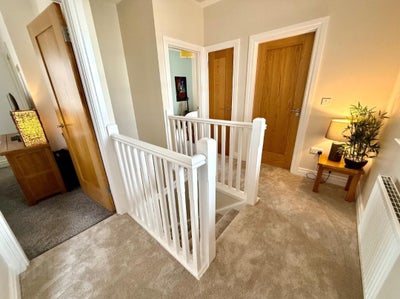 Landlord works away so someone have house themself Main Photo