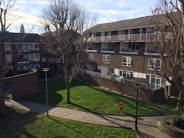 XL Room by Canary Wharf + Balcony Flat Main Photo