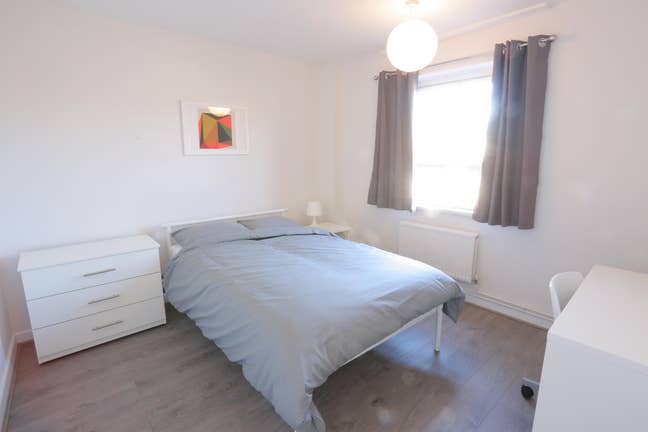 XL Room by Canary Wharf + Balcony Flat Main Photo