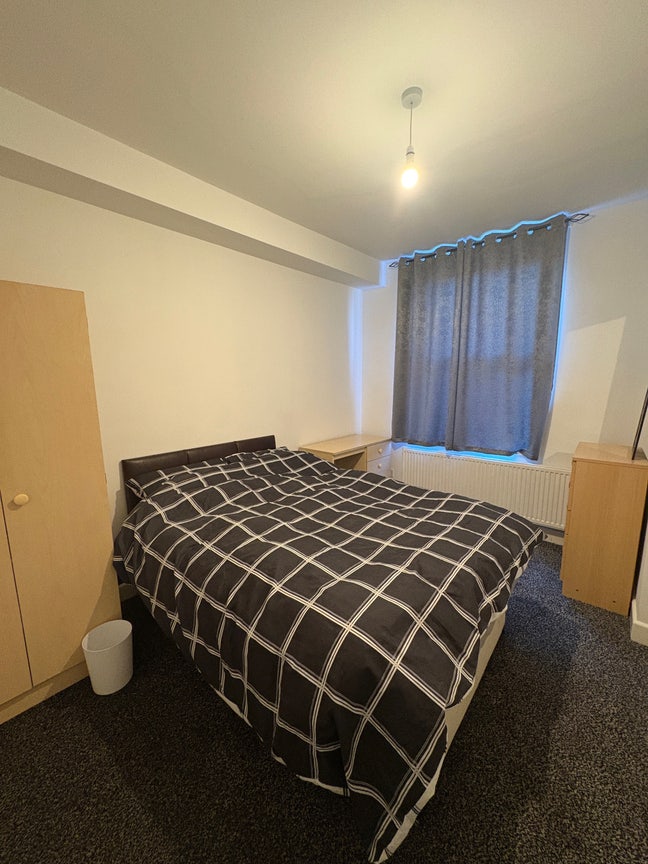 Double Room Available Now! Main Photo