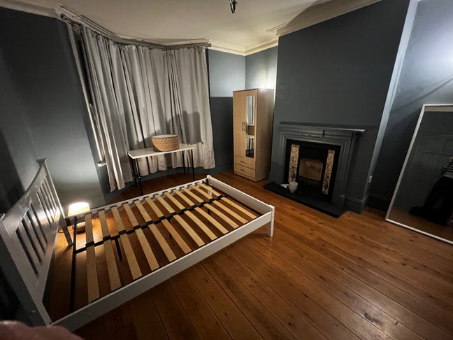 Large Light double close to harbourside Main Photo