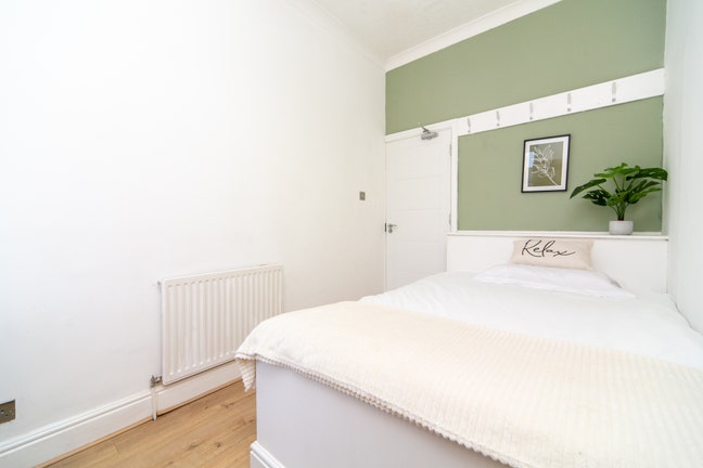 Room in a house share all bills included Main Photo