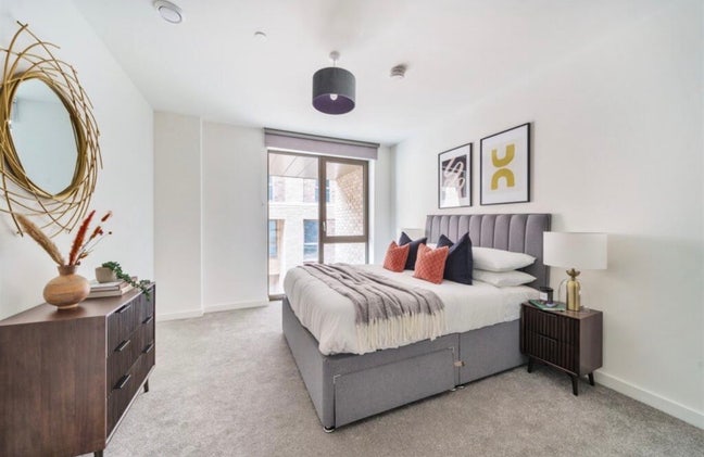 Looking for 3rd roomie in our brand new duplex! Main Photo