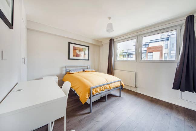 Spacious Double Room with Canary Wharf Views Main Photo