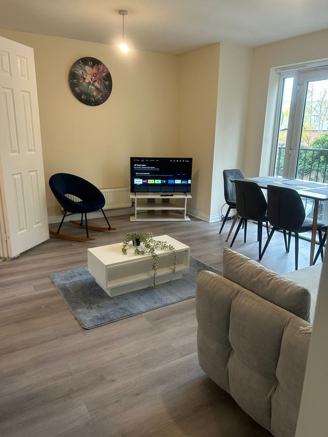 Spacious 2 Bedroom Flat Main Photo