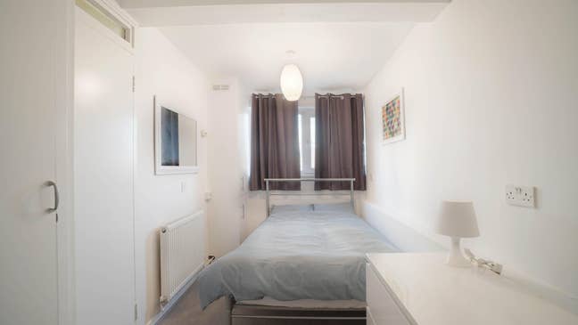 Bright Double Room Near Mile End & Victoria Park Main Photo