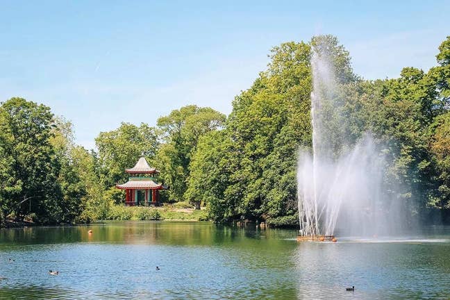 Bright Double Room by Victoria Park Main Photo