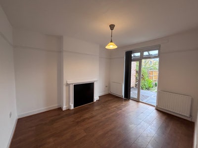 New refurbished 3 bed house close station  Main Photo