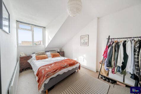 1 room in a flat share available immediately  Main Photo