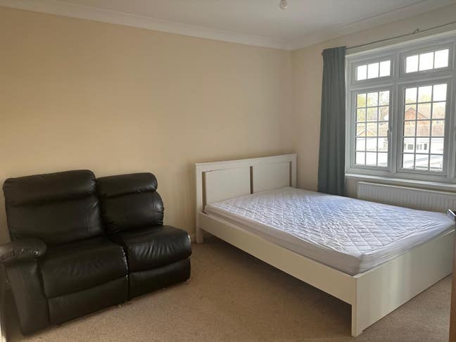 Spacious and Cosy Double Rooms for Rent TW19  7AB Main Photo