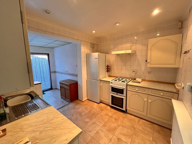 3 rooms available in shared house  Main Photo