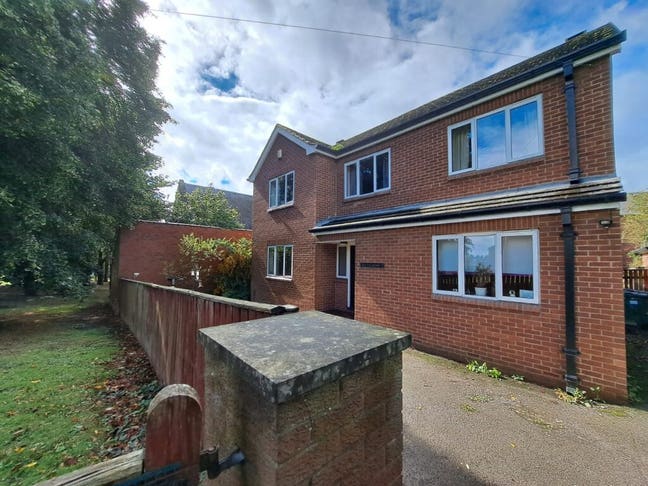 Live Big in WF1! Large Rooms £350–£395! Main Photo