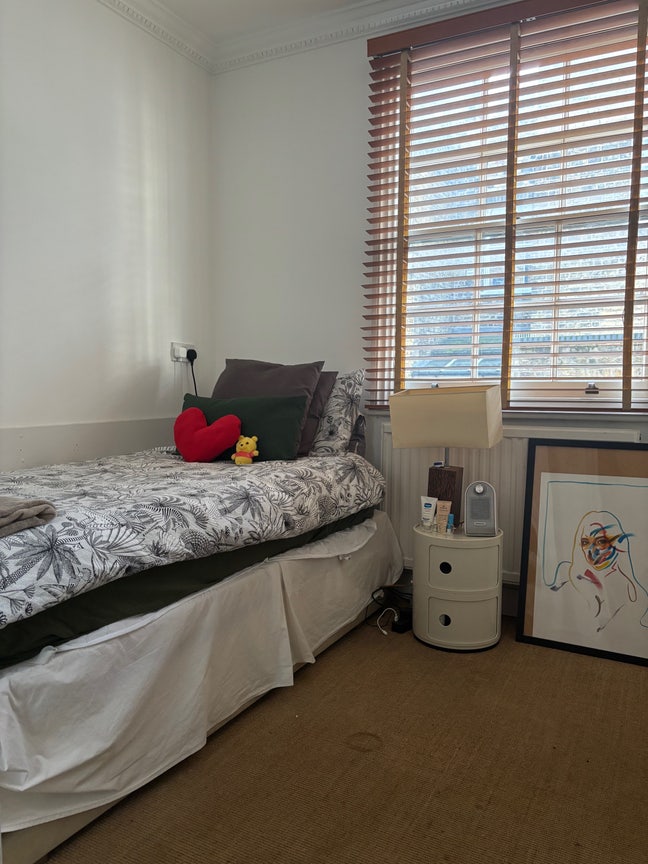 ✨Cozy single room for rent - shared with 2 girls✨ Main Photo