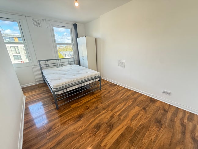 Newly Refurbished  2 Bed Flat New Cross Main Photo
