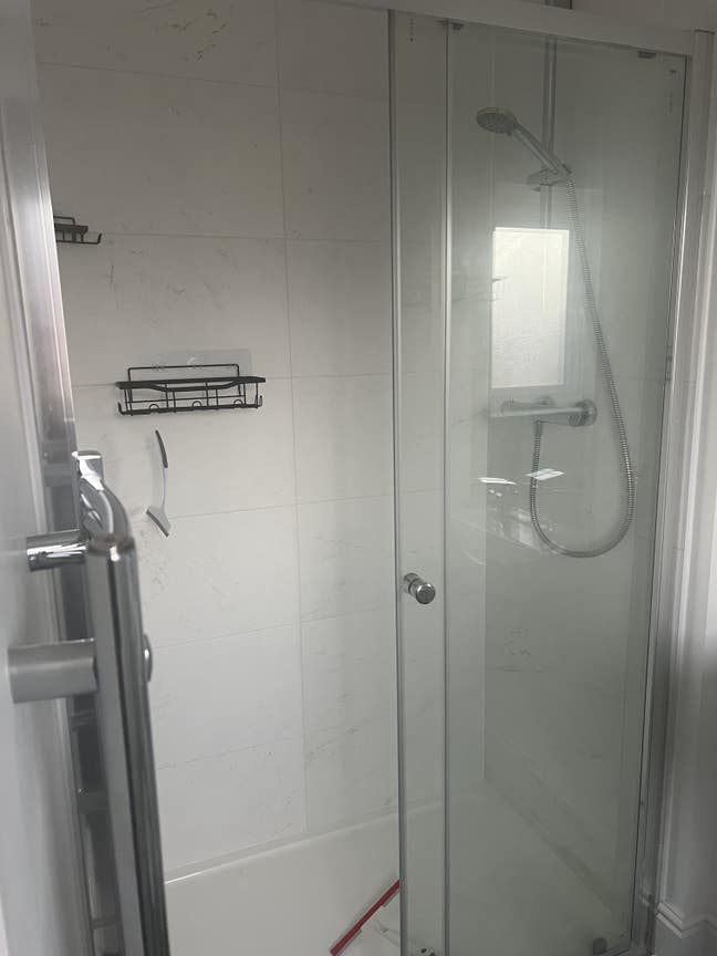 A comfy en suit room 10 minutes walk from the Hosp Main Photo