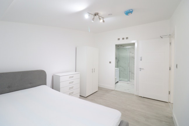 Fresh Refubrished High Quality on the 10Th Floor!  Main Photo