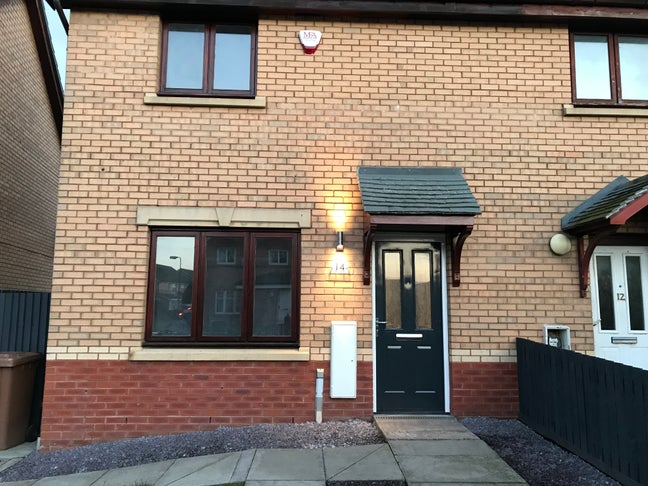 2 x Double rooms available in 2 bedroom house Main Photo