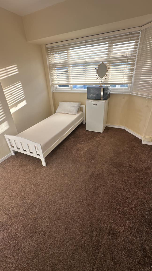 One Double Bedroom  Main Photo