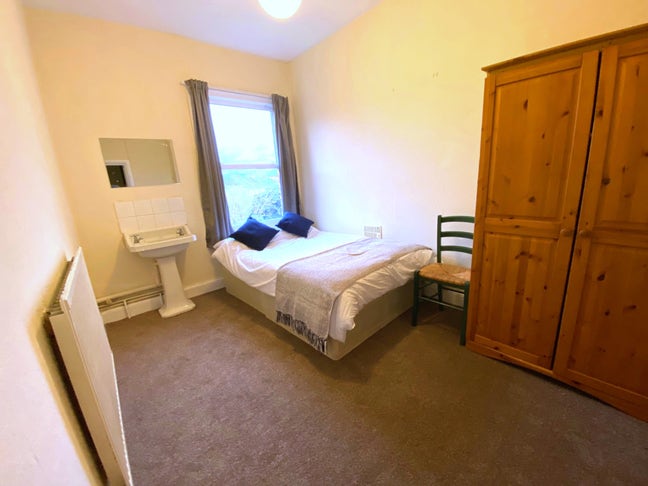 Spacious Room in Vibrant Abington Area Main Photo