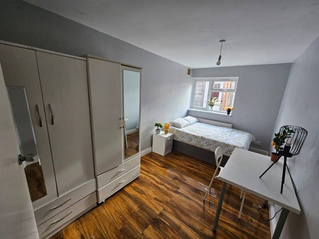 New Flat in North Acton - 4 Rooms Available Main Photo