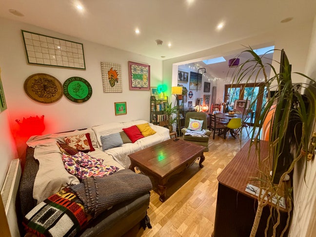 Double Room in Comfortable, Friendly Home Share Main Photo